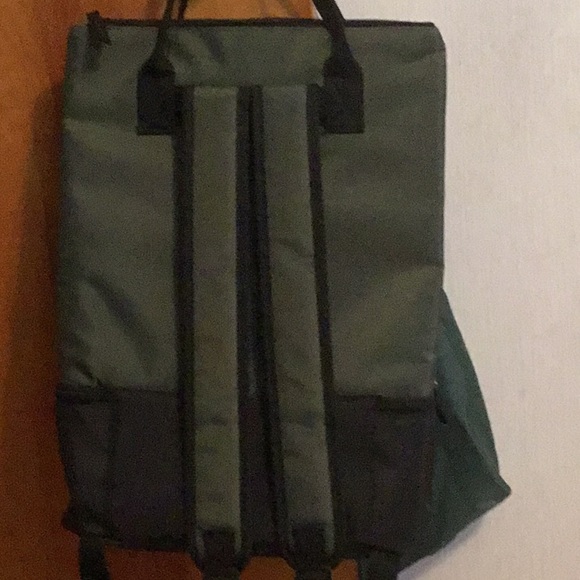 Back pack - Picture 2 of 2
